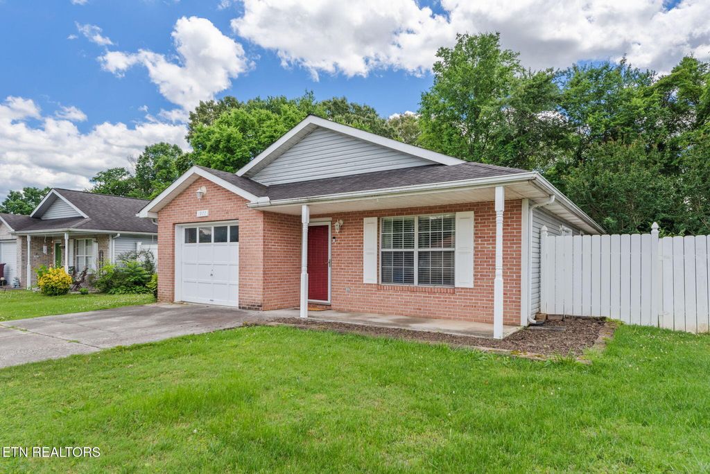 Photo of 1977 Jeffrey Lane, Alcoa, TN 37701 (MLS # 1302793)