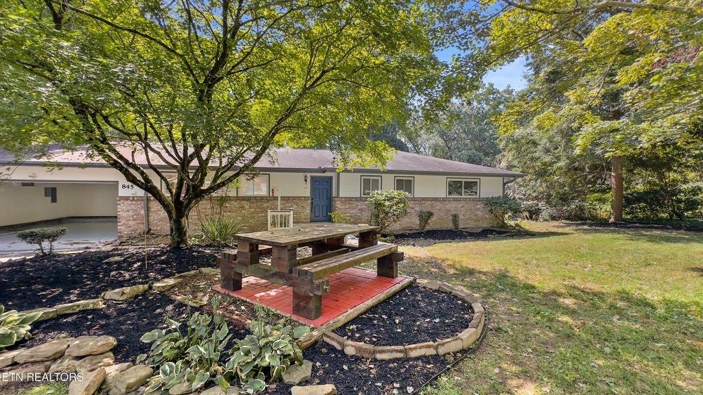 Photo of 845 W Outer Drive, Oak Ridge, TN 37830 (MLS # 1337118)