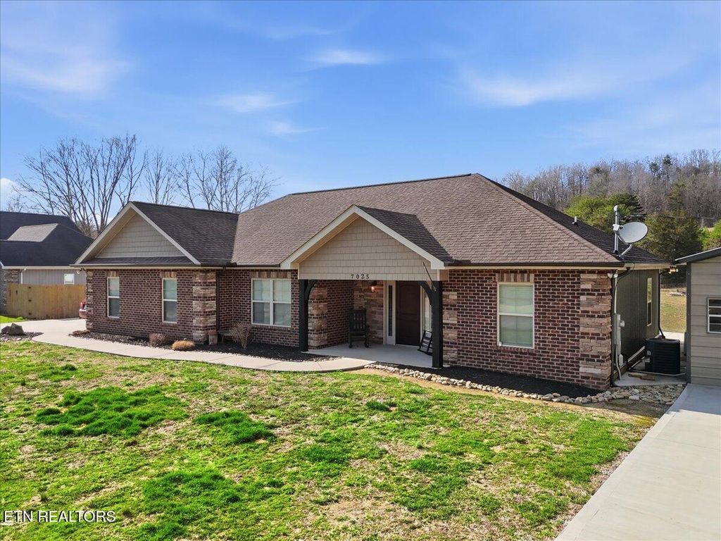 Photo of 7025 Thomas Weaver Rd, Knoxville, TN 37938 (MLS # 1332018)