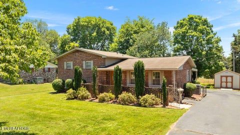 Photo of 2404 Calloway Circle, Lenoir City, TN 37772 (MLS # 1345093)