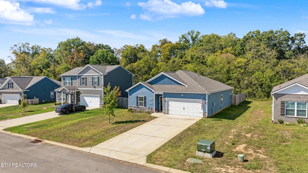 Photo of 521 Heritage Crossing Drive, Maryville, TN 37804 (MLS # 1358206)