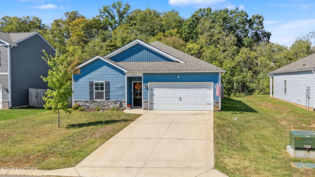 Photo of 521 Heritage Crossing Drive, Maryville, TN 37804 (MLS # 1358206)