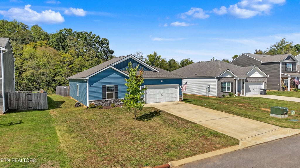 Photo of 521 Heritage Crossing Drive, Maryville, TN 37804 (MLS # 1358206)