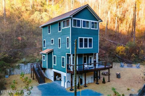 Photo of 569 Baskins Creek Rd, Gatlinburg, TN 37738 (MLS # 1333502)