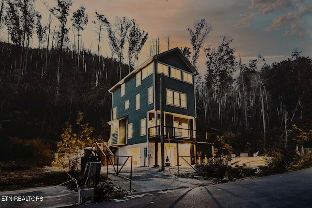 Photo of 569 Baskins Creek Rd, Gatlinburg, TN 37738 (MLS # 1333502)