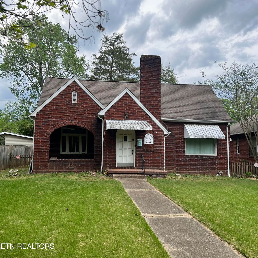 Photo of 2141 Island Home Blvd, Knoxville, TN 37920 (MLS # 1337320)