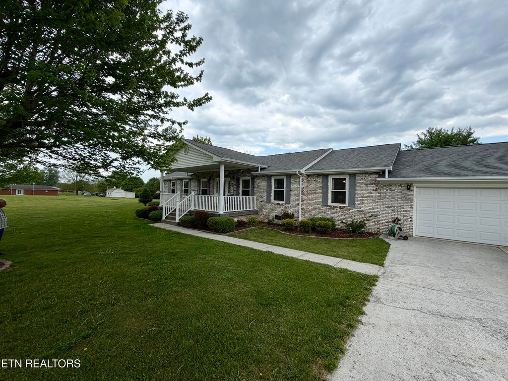 Photo of 242 Thacker Drive, LaFollette, TN 37766 (MLS # 1337627)