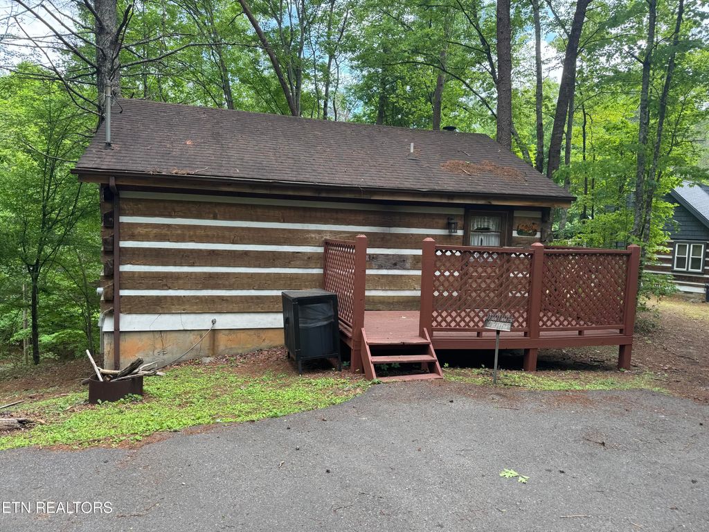 Photo of 2340 Avon Circle, Sevierville, TN 37876 (MLS # 1338928)