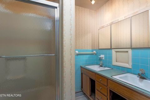 Tiny photo for 197 Sadler Lane, Harriman, TN 37748 (MLS # 1323661)