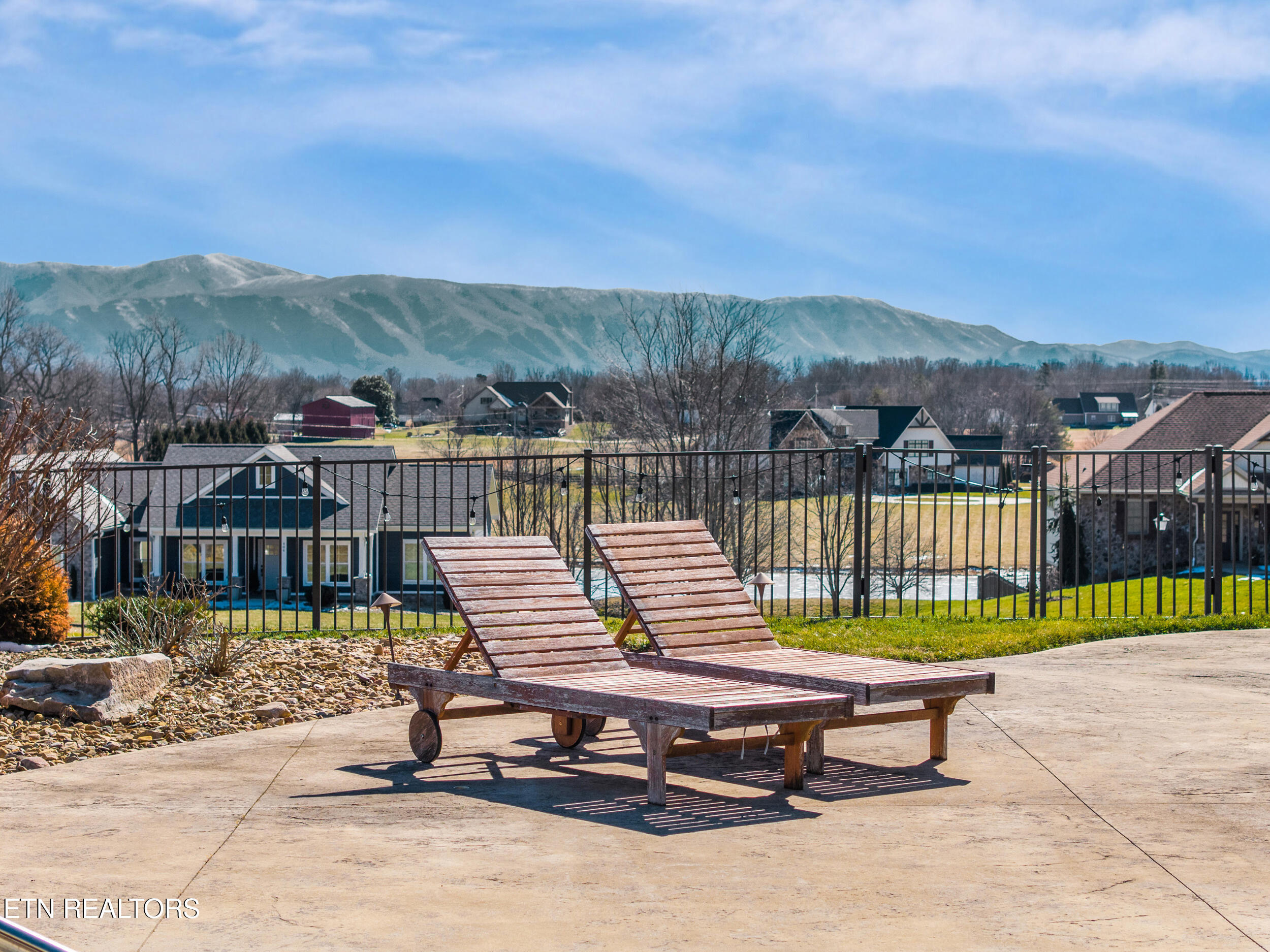 306 E Hawthorne Court