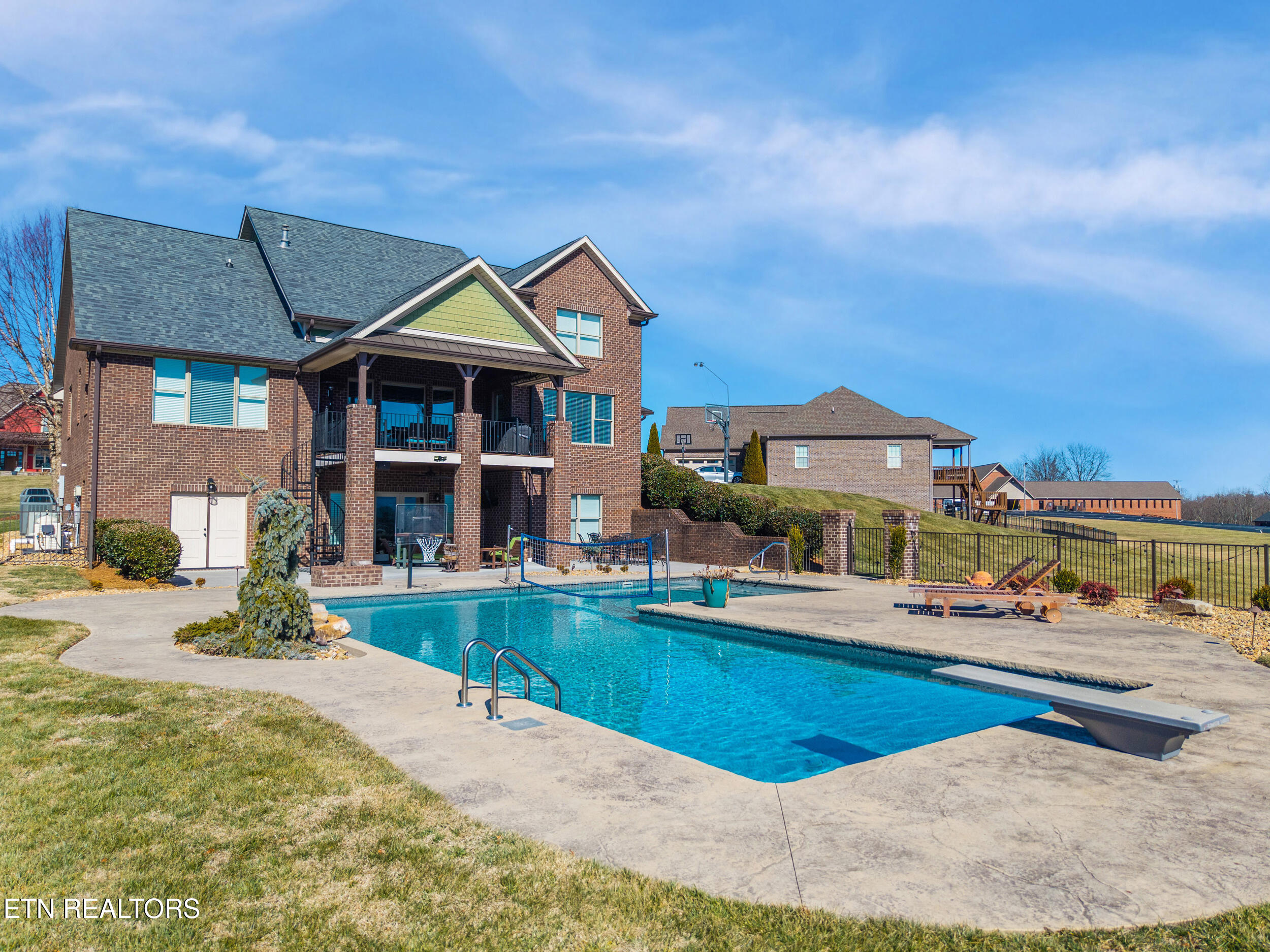 306 E Hawthorne Court