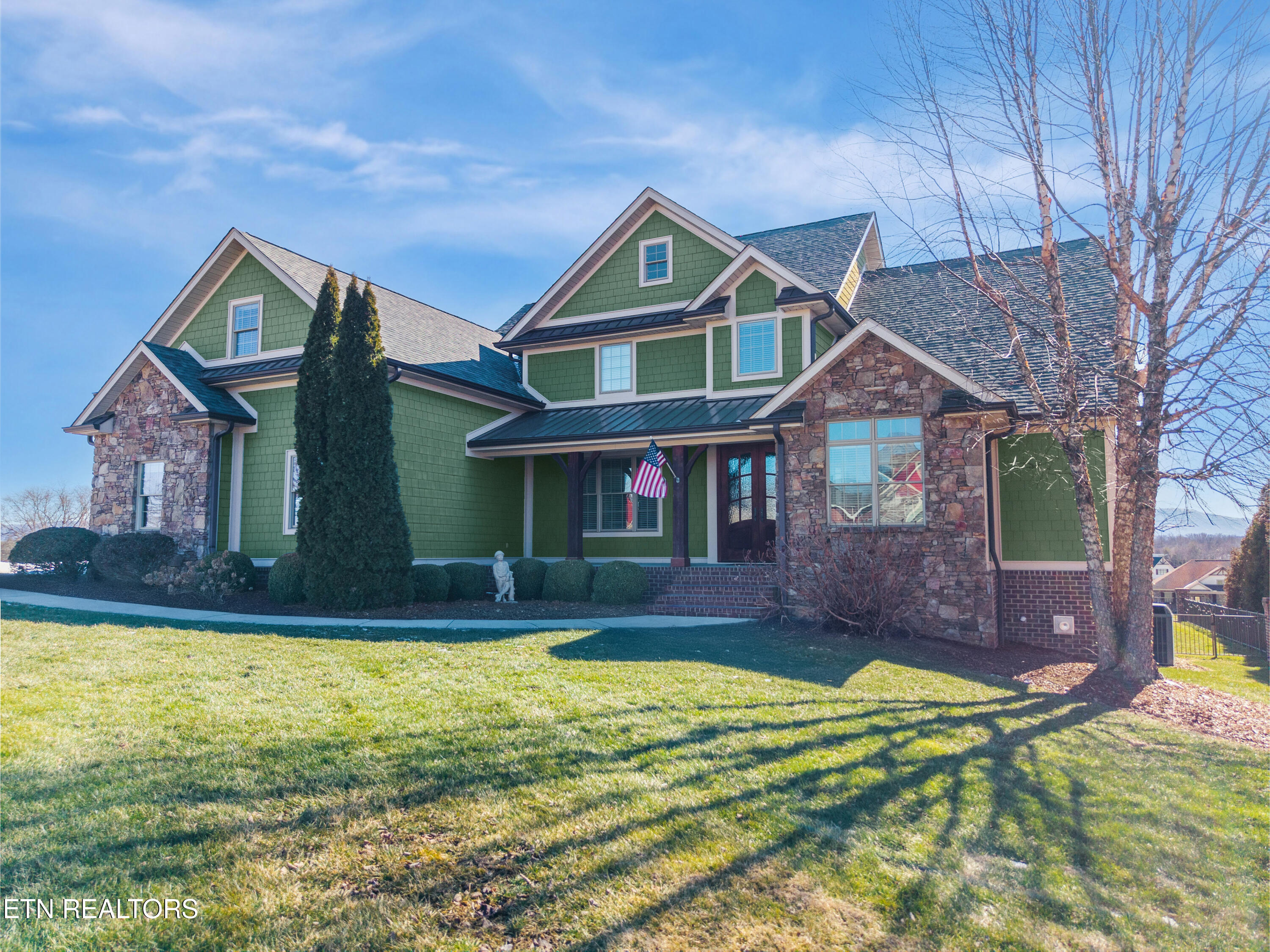 306 E Hawthorne Court