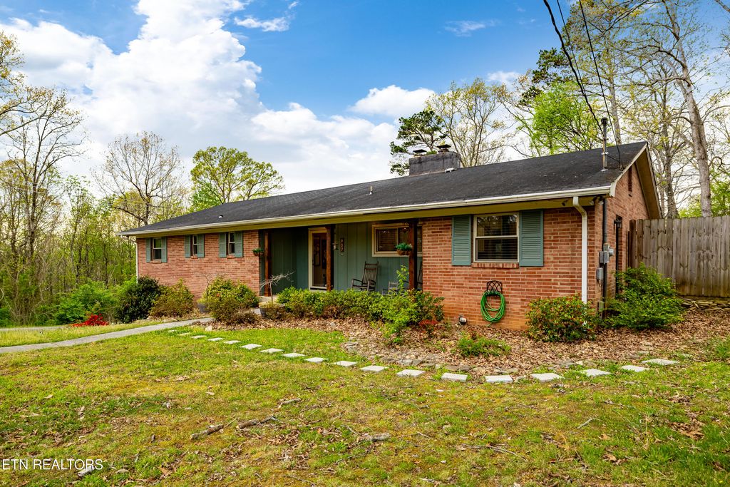 Photo of 907 W 6th Ave, Lenoir City, TN 37771 (MLS # 1335499)