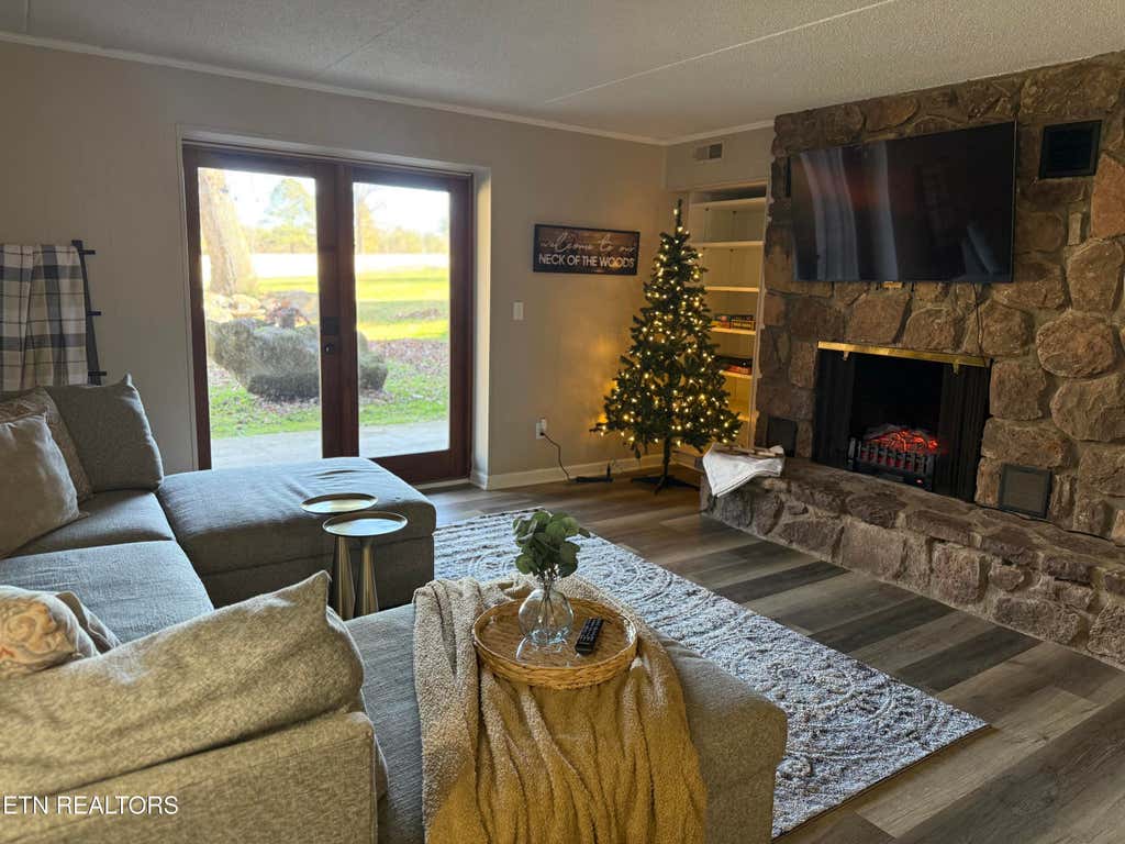 Photo of 3815 E Parkway Pkwy #APT 13, Gatlinburg, TN 37738 (MLS # 1346591)
