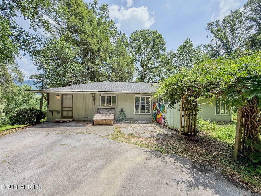 Photo of 2620 Wears Valley Rd, Sevierville, TN 37862 (MLS # 1313473)