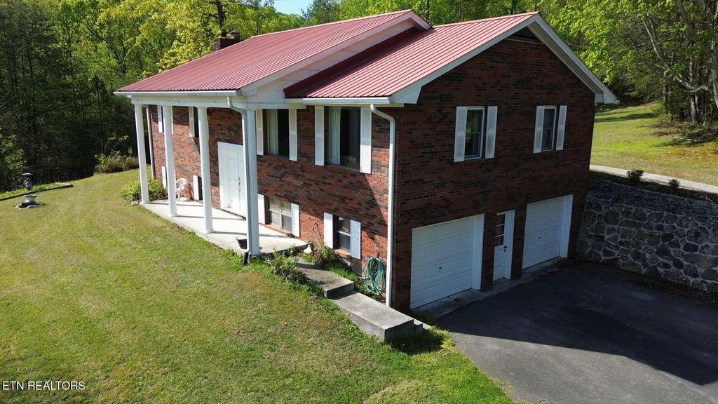 Photo of 809 Grandview, Tellico Plains, TN 37385 (MLS # 1297725)