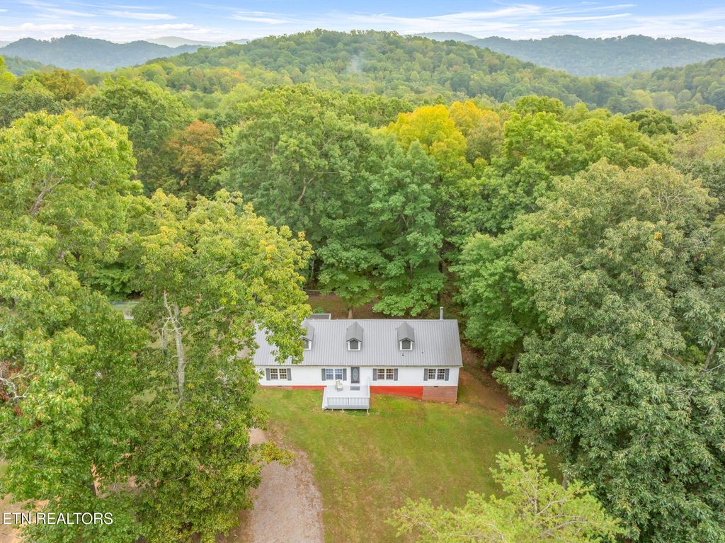 Photo of 9939 Old Chestnut Ridge Rd, Heiskell, TN 37754 (MLS # 1278906)