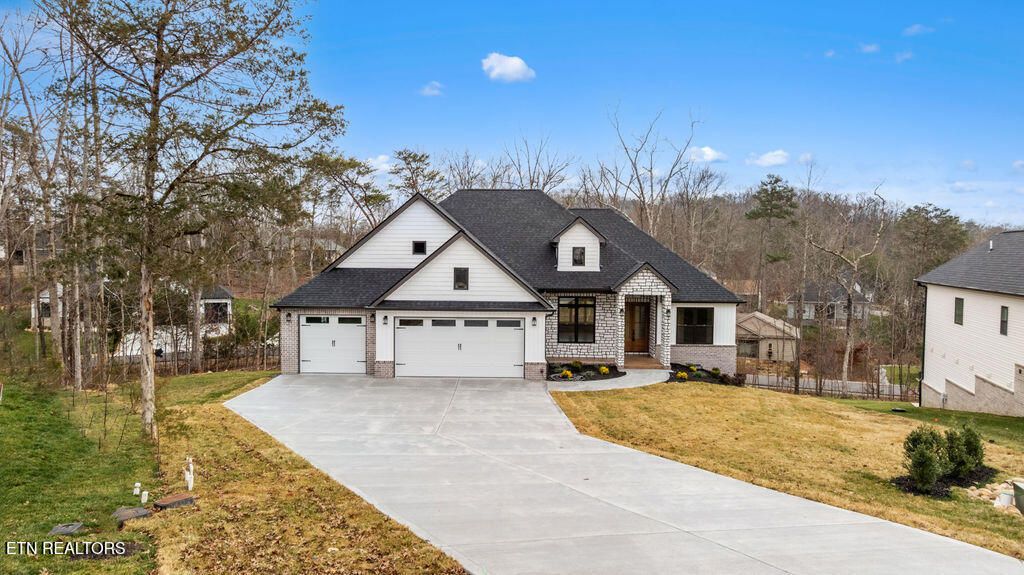 Photo of 412 Elohi Place, Loudon, TN 37774 (MLS # 1324363)