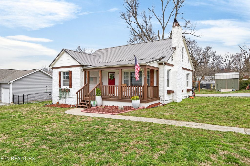 Photo of 120 Mitchell St, Sparta, TN 38583 (MLS # 1331747)
