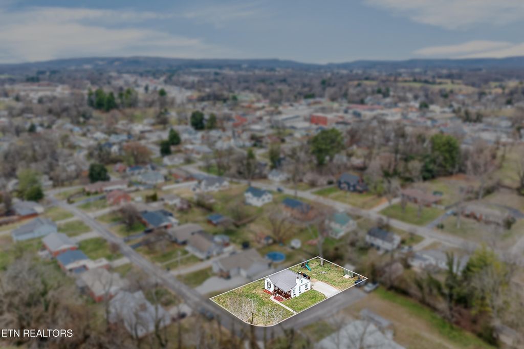 Photo of 120 Mitchell St, Sparta, TN 38583 (MLS # 1331747)