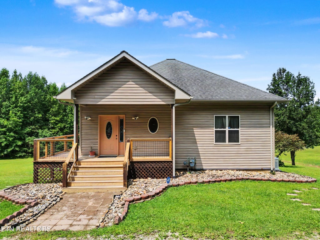 Photo of 319 Oakmont Rd, Oneida, TN 37841 (MLS # 1351696)