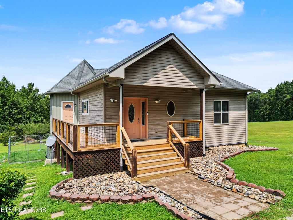 Photo of 319 Oakmont Rd, Oneida, TN 37841 (MLS # 1351696)