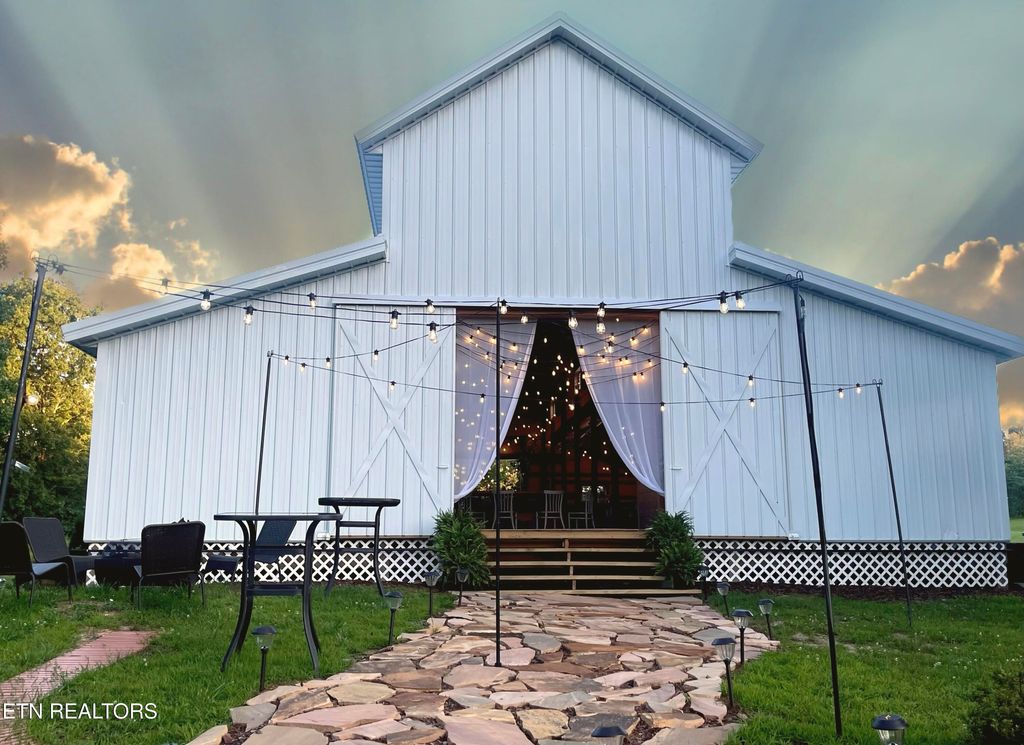 Photo of 387 Red Williams Rd, Crossville, TN 38555 (MLS # 1327218)