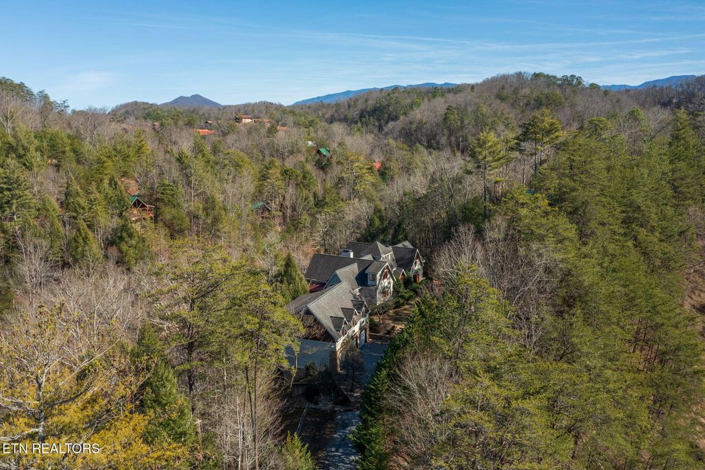 Photo of 3385 Birds Creek Rd, Sevierville, TN 37876 (MLS # 1330814)