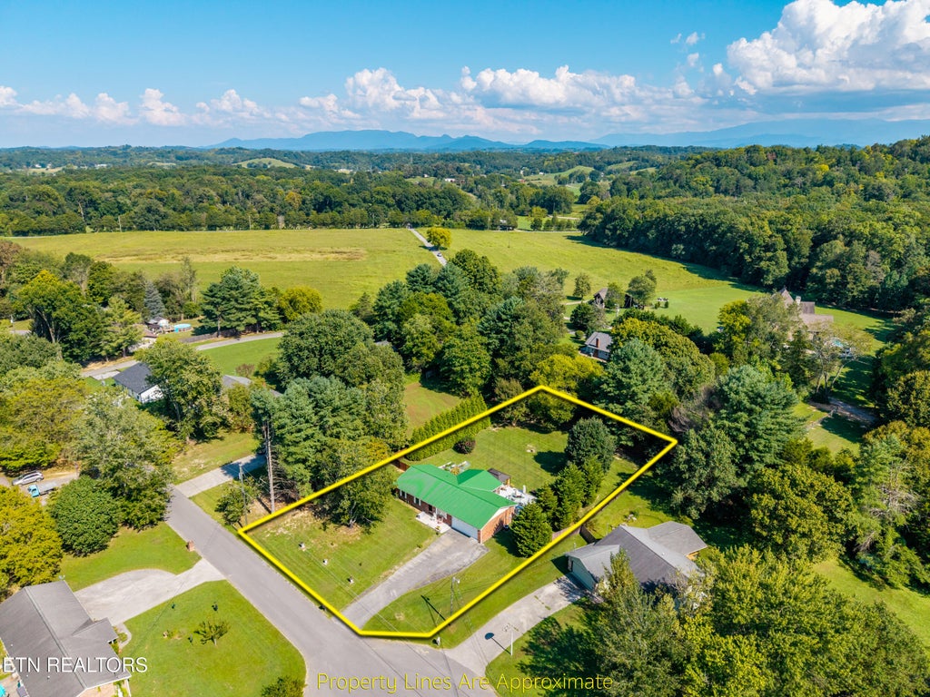 Photo of 656 Dwight Lane, Sevierville, TN 37876 (MLS # 1353947)