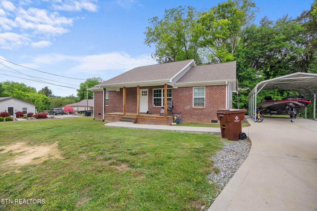Photo of 320 W Walnut St, Madisonville, TN 37354 (MLS # 1340554)