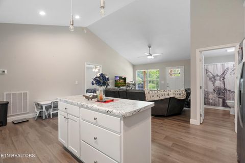 Tiny photo for 320 W Walnut St, Madisonville, TN 37354 (MLS # 1340554)