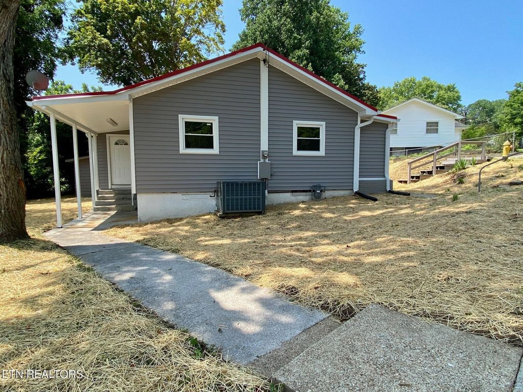 Photo of 111 Porter Rd, Oak Ridge, TN 37830 (MLS # 1331272)