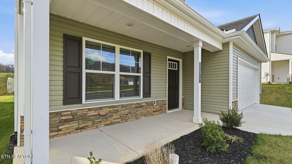 Photo of 186 N Blissful Meadows Drive, Harriman, TN 37748 (MLS # 1302628)