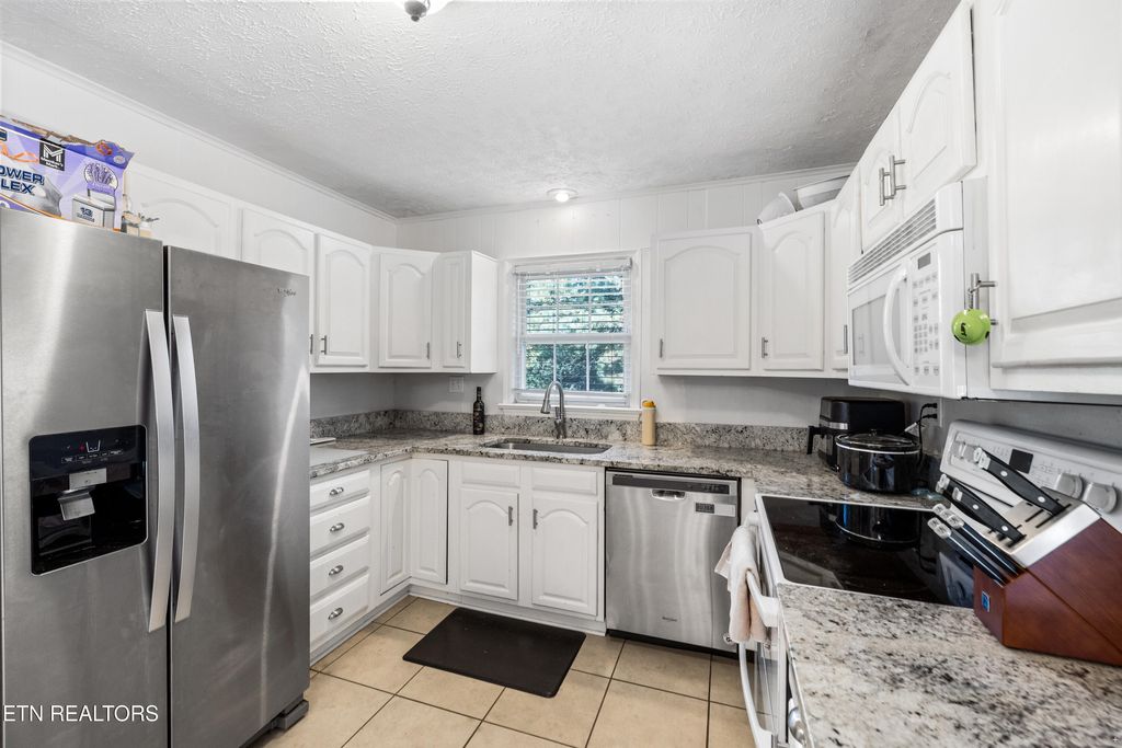 Photo of 941 Rosedale Ave, Kingston, TN 37763 (MLS # 1327811)