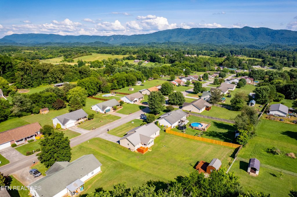 Photo of 715 Meadow Ridge Dr, Walland, TN 37886 (MLS # 1305751)