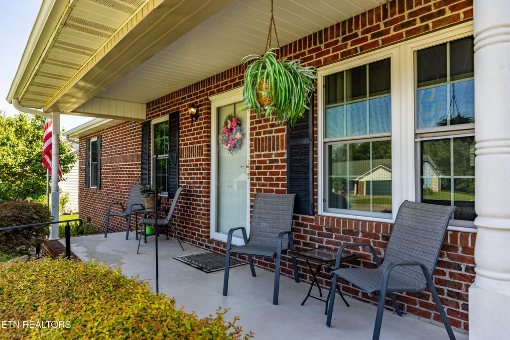 Photo of 715 Meadow Ridge Dr, Walland, TN 37886 (MLS # 1305751)