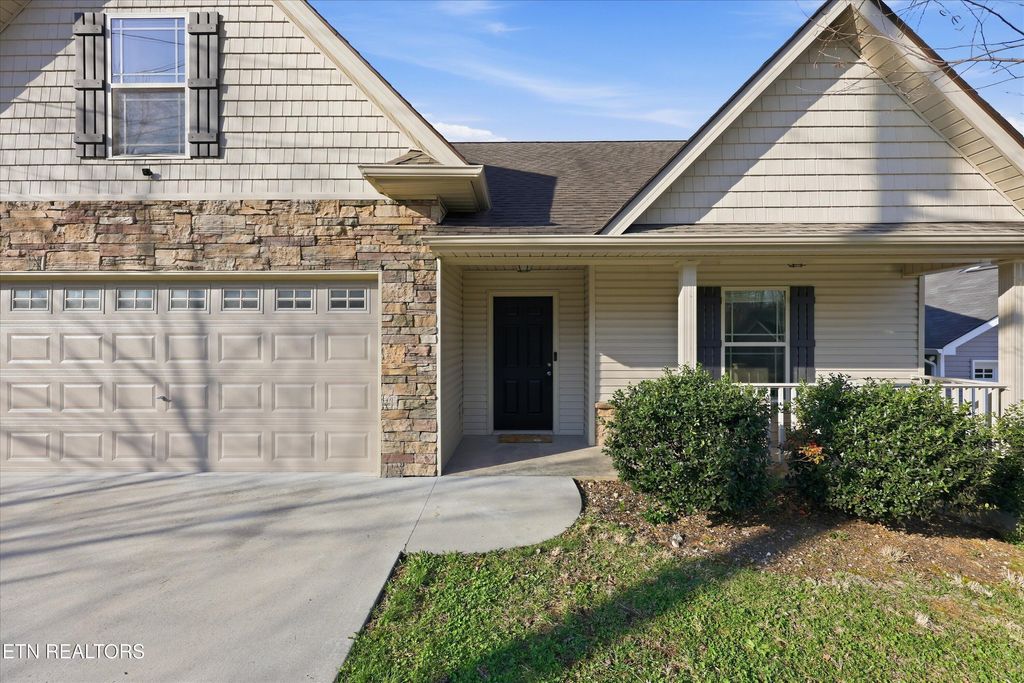 Photo of 1711 Cove Oak Lane, Knoxville, TN 37909 (MLS # 1333511)
