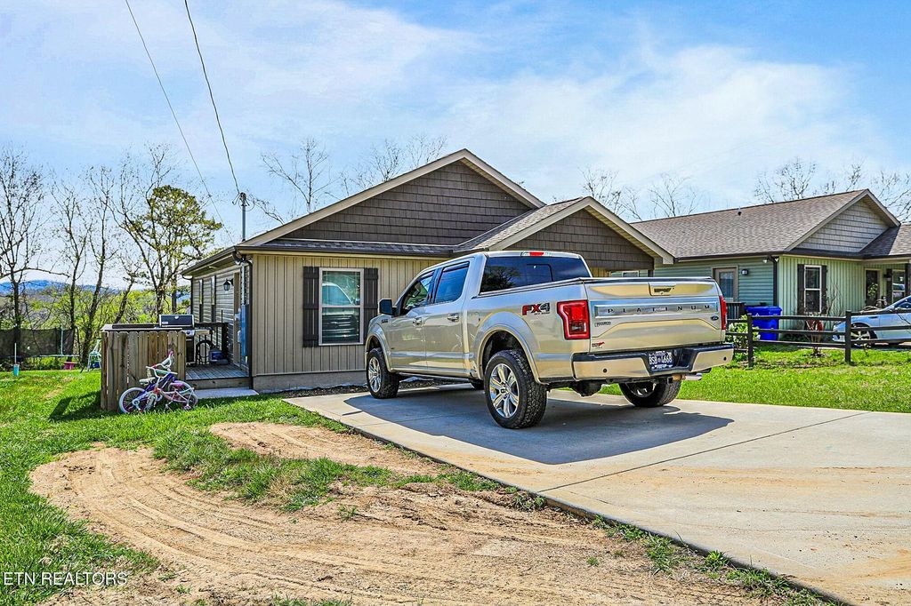 Photo of 913 Loy St, Clinton, TN 37716 (MLS # 1295183)