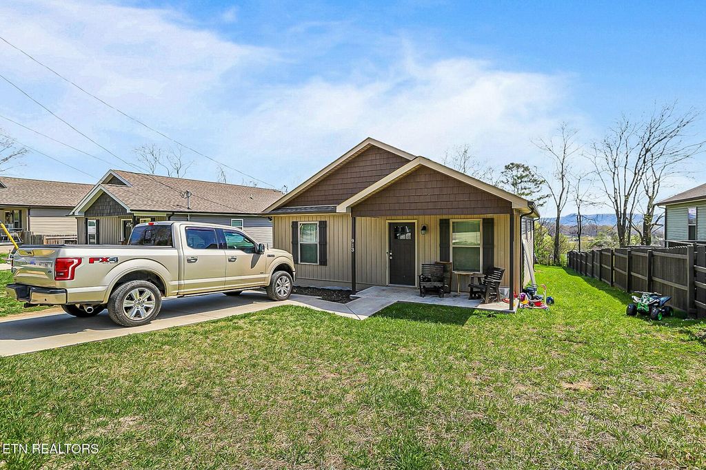 Photo of 913 Loy St, Clinton, TN 37716 (MLS # 1295183)