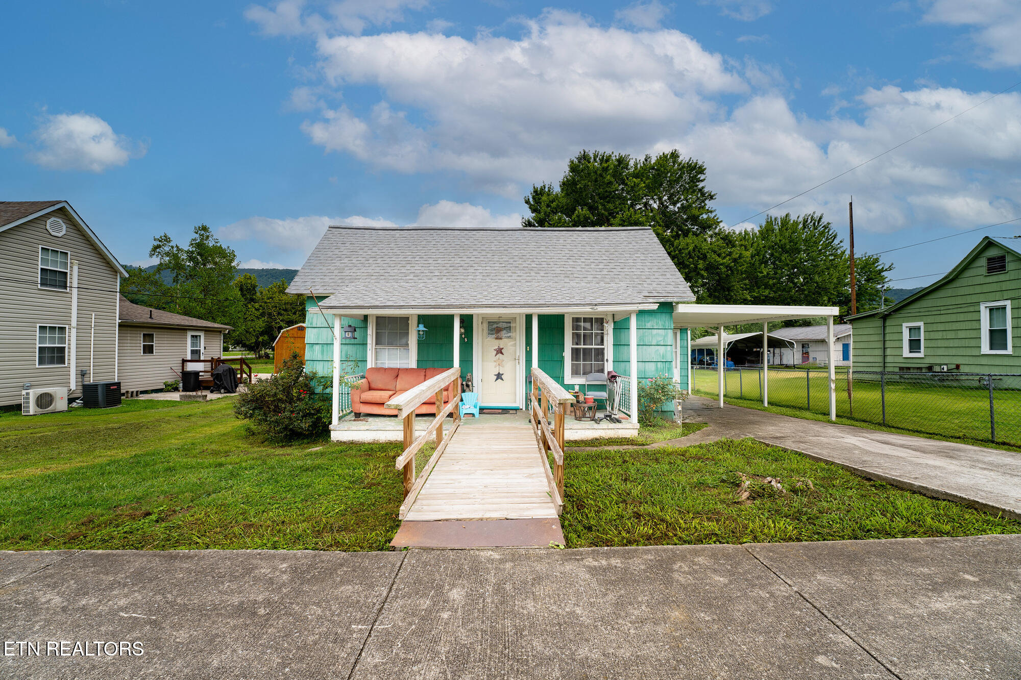 302 Woody Ave