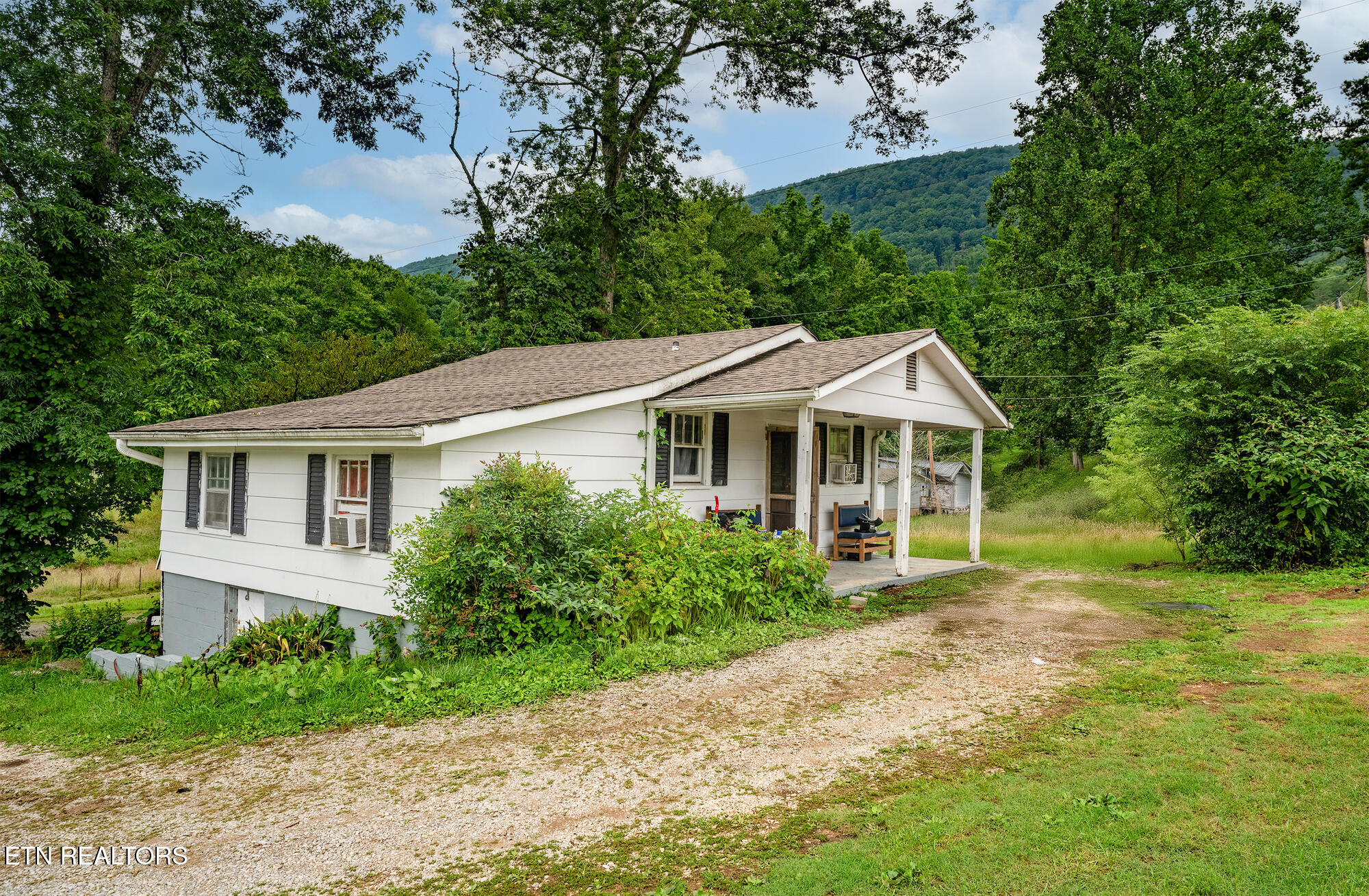 302 Woody Ave