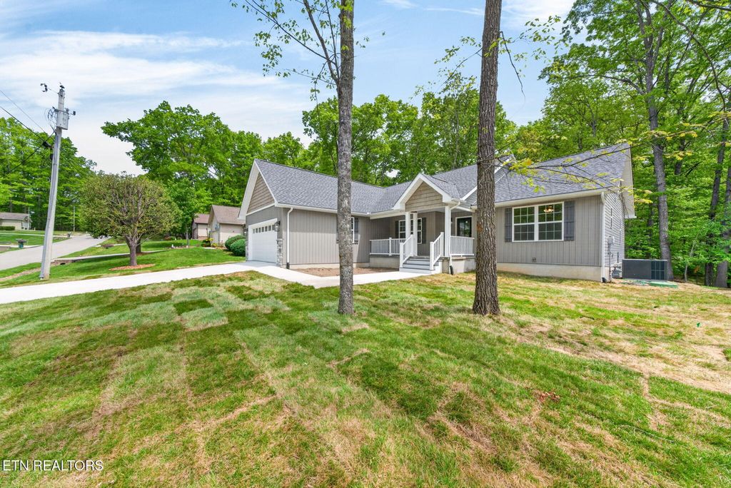 Photo of 113 Highgate Drive, Crossville, TN 38558 (MLS # 1339975)