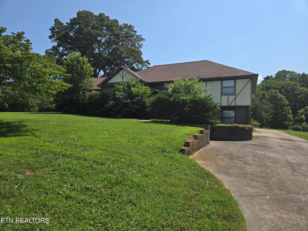 Photo of 114 Happy Ending Lane, Kingston, TN 37763 (MLS # 1307439)