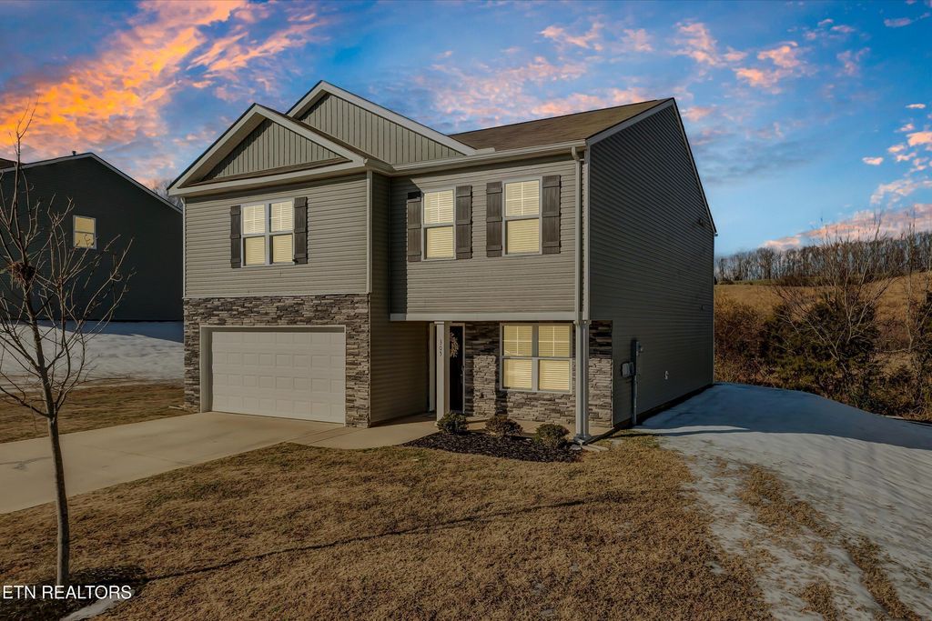 Photo of 305 Duseth Drive Drive, Sweetwater, TN 37874 (MLS # 1286859)