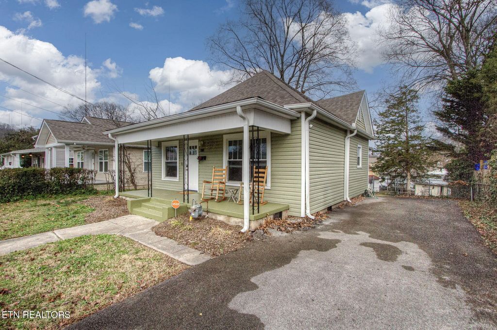 Photo of 2502 Harvey St, Knoxville, TN 37917 (MLS # 1324332)