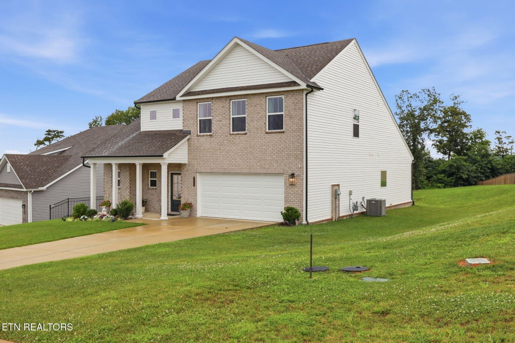 Photo of 389 Sugar Maple Tr, Lenoir City, TN 37771 (MLS # 1348195)