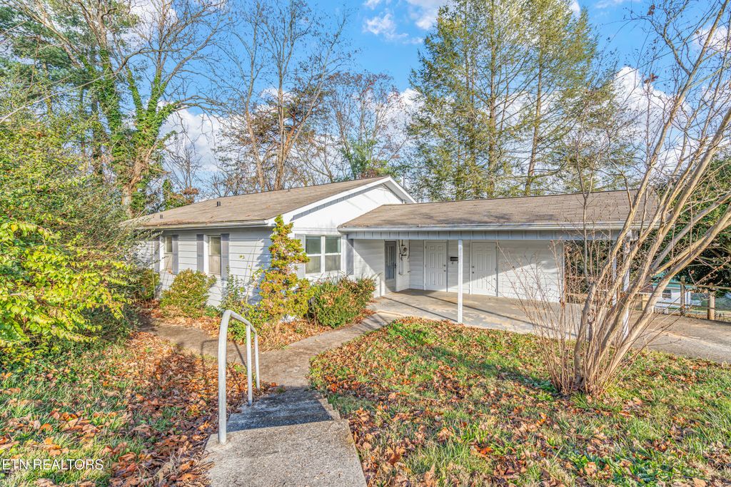 Photo of 135 Princeton Ave, Oak Ridge, TN 37830 (MLS # 1323940)