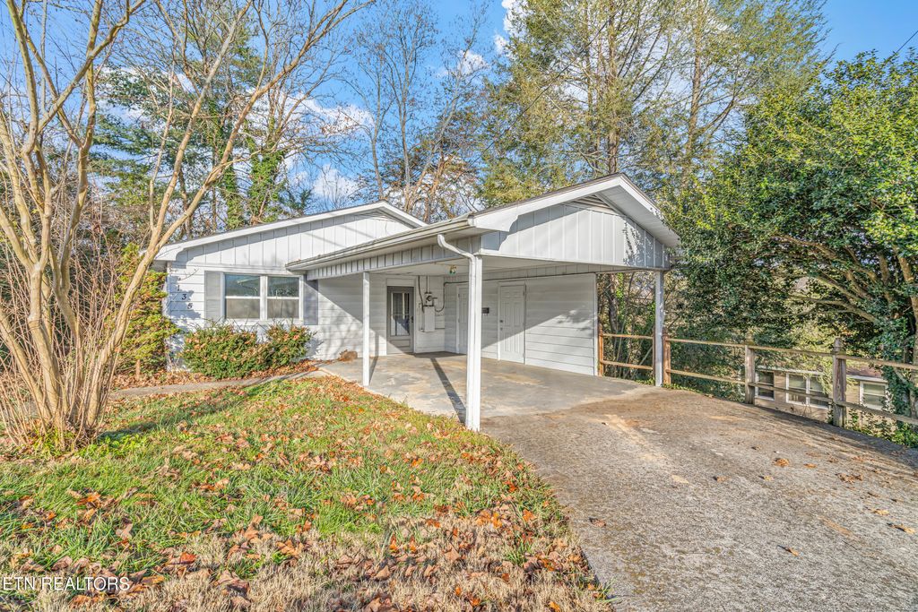 Photo of 135 Princeton Ave, Oak Ridge, TN 37830 (MLS # 1323940)