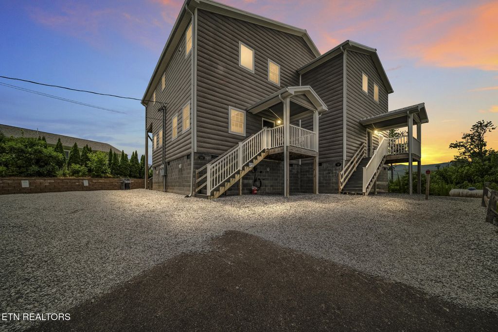 Photo of 1156 Hemlock Drive, Gatlinburg, TN 37738 (MLS # 1321427)