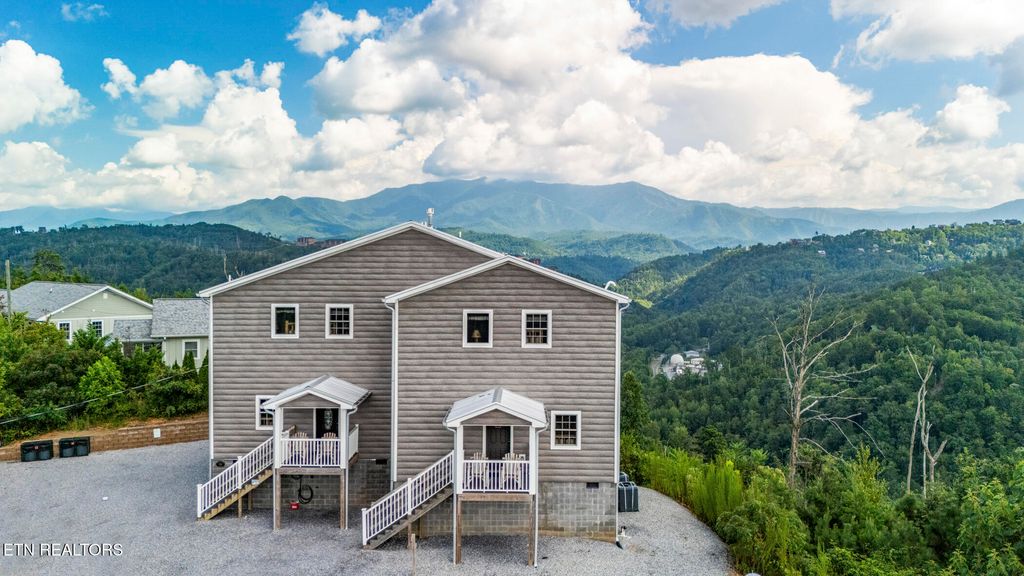 Photo of 1156 Hemlock Drive, Gatlinburg, TN 37738 (MLS # 1321427)